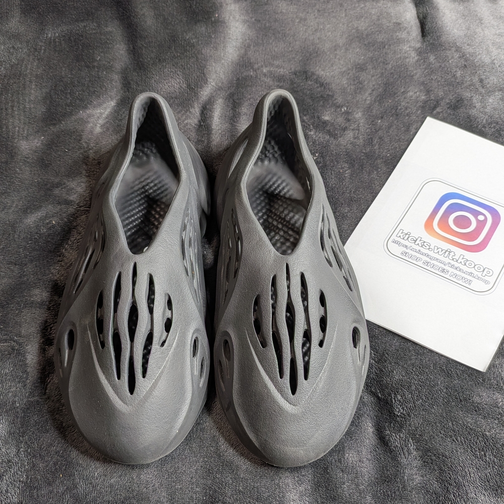 Yeezy Onyx Foam Runners